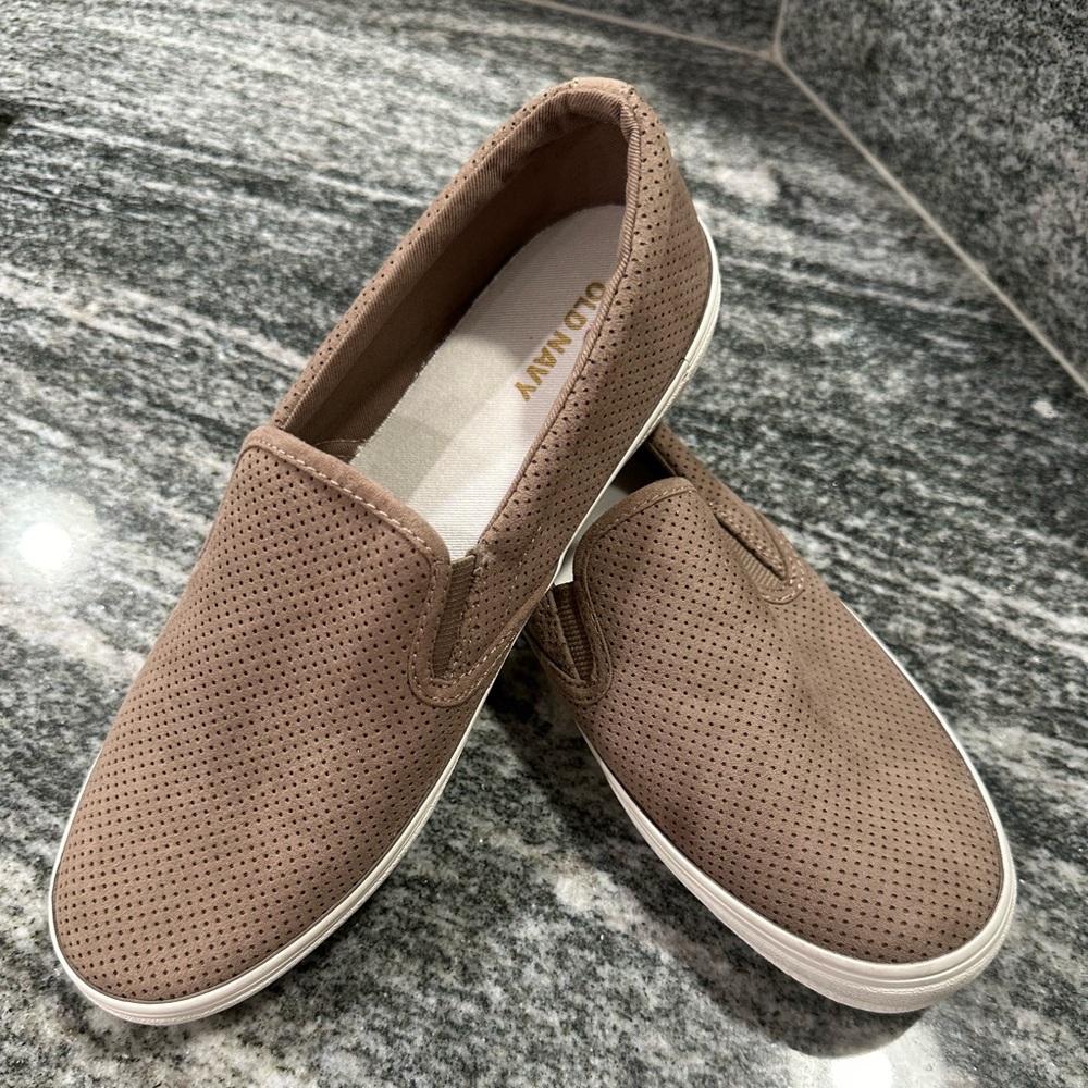 OLD NAVY Tan Slip Ons Casual-Size 7-Worn Once-Like New